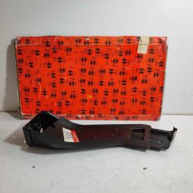 FRONT LEFT BODY SUPPORT BRACKE