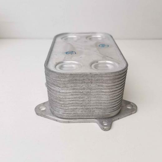 RADIATORE OLIO  AUDI Q5 - SEAT LEON - VW PASSAT FRIGAIR PER 03L117021C