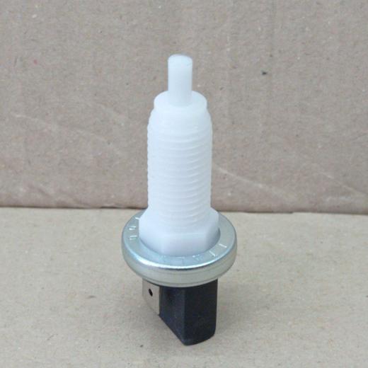 INTERRUTTORE LUCE FRENO ALFA ROMEO 33 - ALFASUD PER 60501195