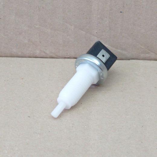 INTERRUTTORE LUCE FRENO ALFA ROMEO 33 - ALFASUD PER 60501195